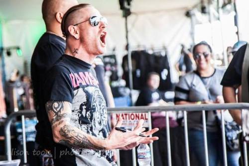slipknotnelcuoreita:  Corey Taylor signing session @aftershock festival