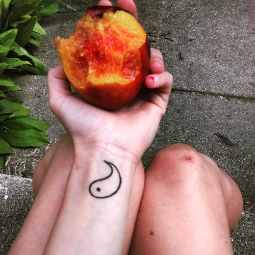 #breakfast #nectarines #girlswithtattoos #mornings