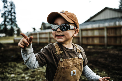 fordtough-armystrong:  bergswife: boys love dirt   My future kids  Yes! Children goals😍😊