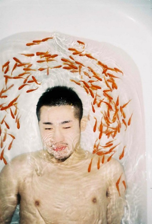 Porn zeroing:  Ren Hang photos