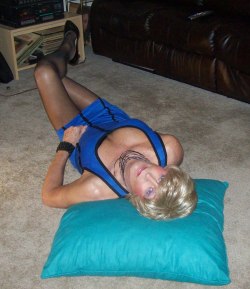 rochellerenee44:  Sissy Rochelle Renee laying in waiting