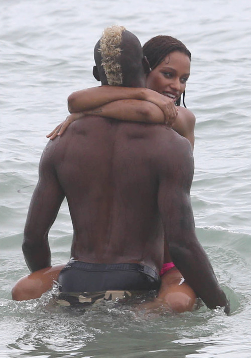 naya-rivera-deactivated20150113:  Mario Balotelli & Fanny Neguesha in Miami 