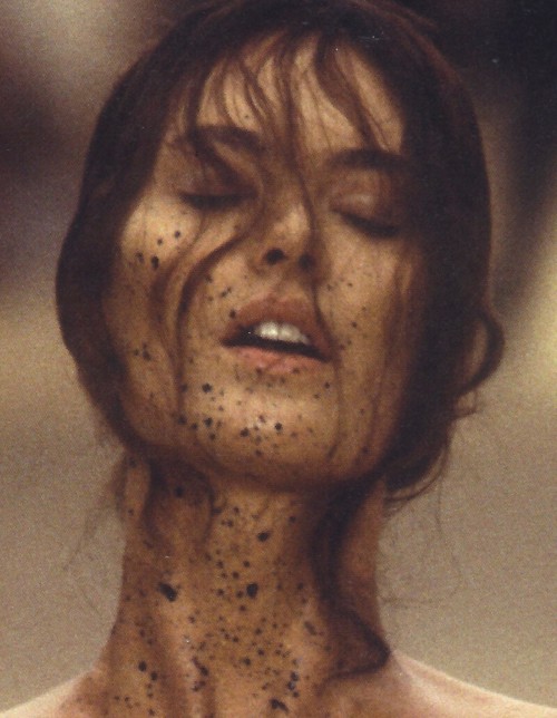 hedymagazine:Shalom Harlow at the finale of Alexander McQueen’s “Savage Beauty” show for Spring/Summ