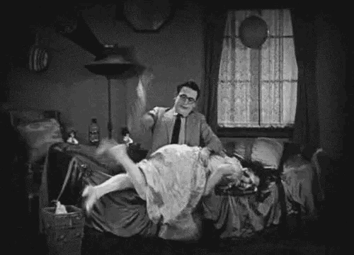 petit-poisson-en-cage:  asloversdrown:Girl Shy [1924]  ꧁❖꧂