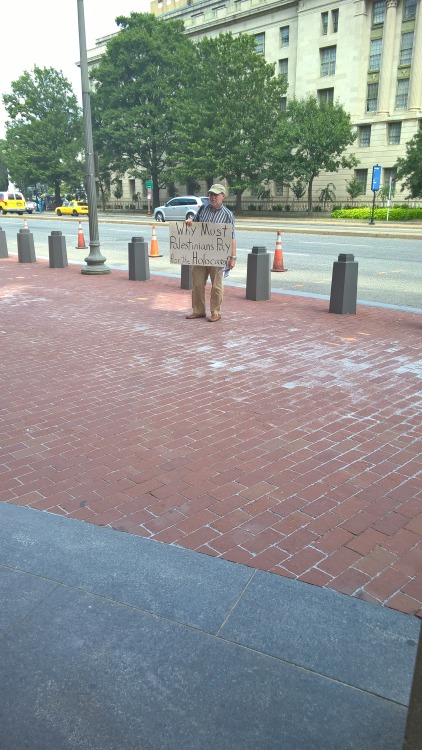 guilt-a-fish:Today I was at the Holocaust museum and this guy was standing in front when I had first