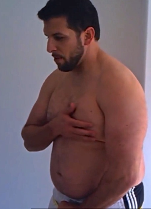 dudeswithguts:  slimmerthanyou:  twinkforbigmen331:  xplodan:  Drew Manning, the Fit2Fat2Fit guy, is hot at this scale.  Keep these coming lol I was obsessed with these videos, well the gaining part anyway.. this guy is so sexy  Sameeee!! Seeing him get