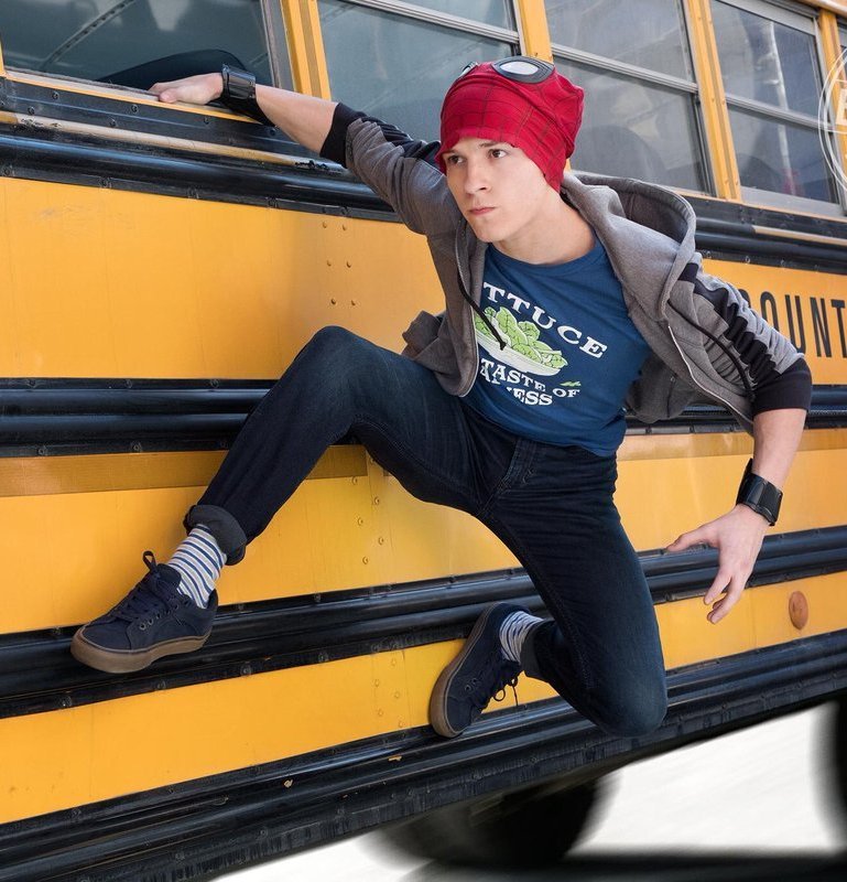 jakesheadwarning:  Peter’s cuffed jeans and Vans in Infinity War. I wonder where