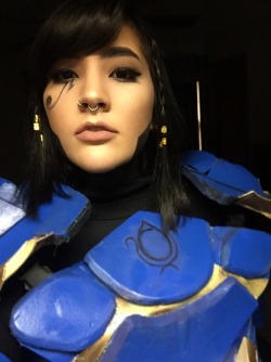 sweatypidge:Finished my pharah armor!!