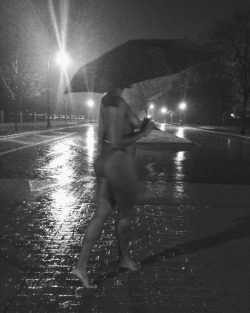 afrothundrr:  Lady in the midst of the storm…