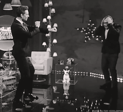 humanistrambles:  lokismonstercrotch:   and in that moment we were all Alan Carr  yeah basically  GODAMMIT HIDDLES STOP BREAKING ALAN CARR WITH THE SNAKE HIPS 
