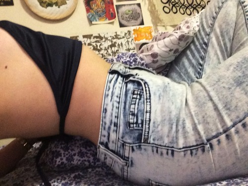 eatmychorts:  toastyatnight:Me ft. My butt awwwwwwww younger me 