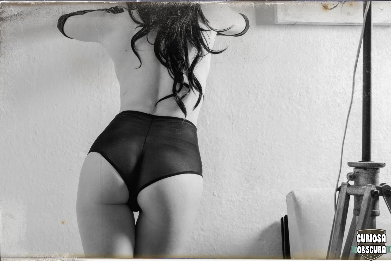 curiosa-obscura: high wasted follow us for more homemade nudie pics ;] 