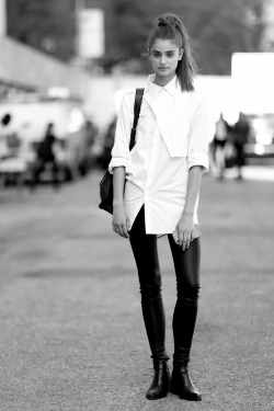 amy-ambrosio:  Taylor Marie Hill during NYFW