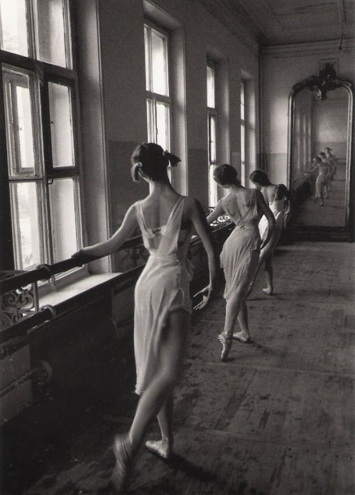 tytusjaneta:  Cornell Capa Bolshoi Ballet School,  Moscow, 1958