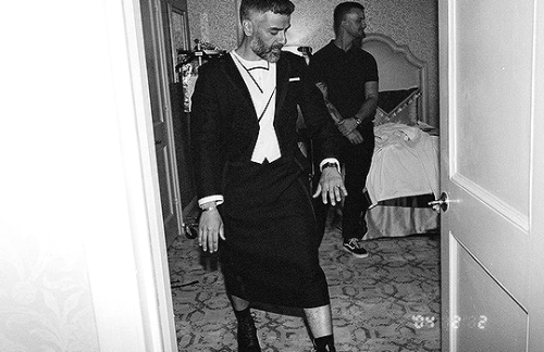 ewan-mcgregor: OSCAR ISAAC BTS for the 2022 Met Gala with Thom Browne