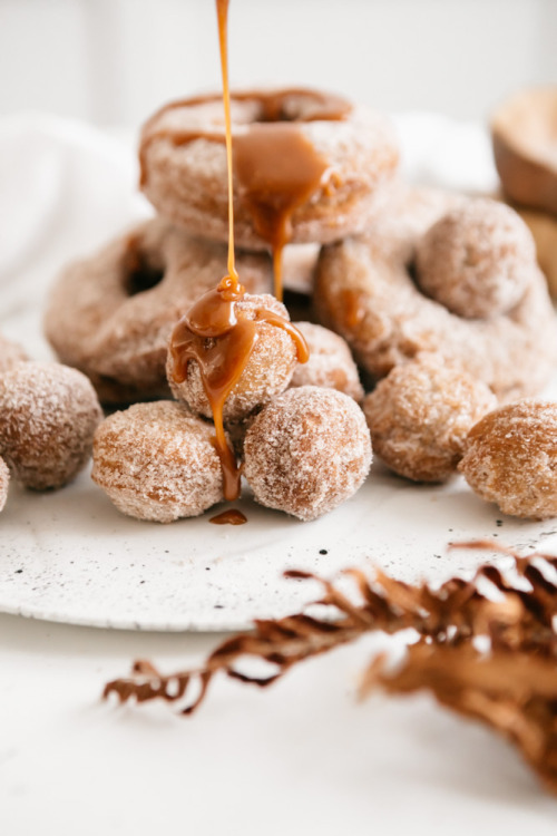 delta-breezes: Cinnamon Donuts w/Caramel Sauce | Heather’s Home Bakery 