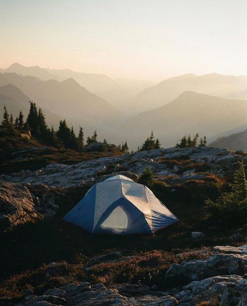 Alpine sunsets in the fading autumn light. Perfect shot by @itsbigben #upknorth #getoutofthecity(at 