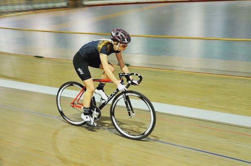 Fśśśśt #velodrome #pocgirl #robobabe・・・ #babeonthebike #ootd #weridewarsaw #girlbike #girlonbike #