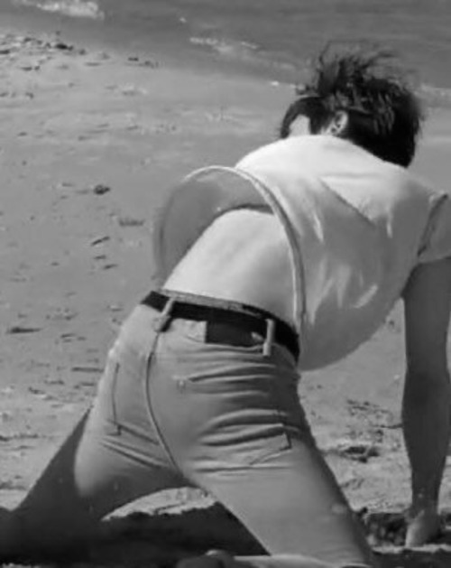 Imagine: Jaehyun Falls Over Backwards But His Ass Is So Flat It Does Nothing To Cushion His Fall And