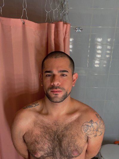 elledorada:@alexxdemaria on tw