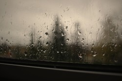 caughtoncamera: rainy days  [ instagram | facebook ]   
