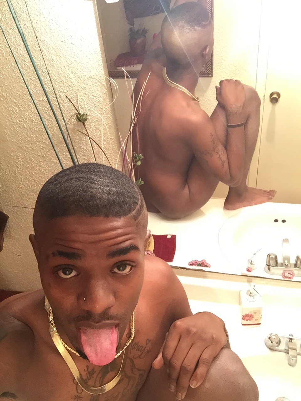 bigdaddyminaj:  Fuck a FILTER😉💦💯😘😍😍🍆🍒🍌🍓 #BlackMaleFreaks