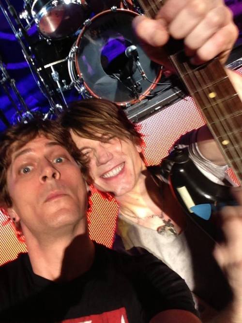 not-a-franco:the Goo Goo Dolls/Matchbox 20 tour has sadly come to an end. but it was amazing, grea