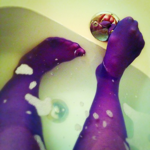 sexsweetsstockingsandsuperheroes:  While I’ve been away, Ororo has been keep things clean at home, but in the dirtiest of ways! She looks incredibly sexy in her wet, soapy tights! I wished I had been there for the photo shoot. I can’t wait to get