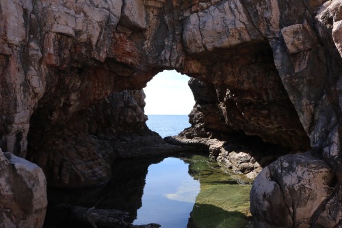 earthpicsphotography:  Lokrum Island’s hole in the wall  [1920x1280]. A scenic dropoff to the sea. Source: http://imgur.com/h43kR7V 
