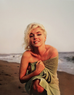 marilyn-monroe-collection:    Marilyn Monroe photographer by George Barris, 1962.   