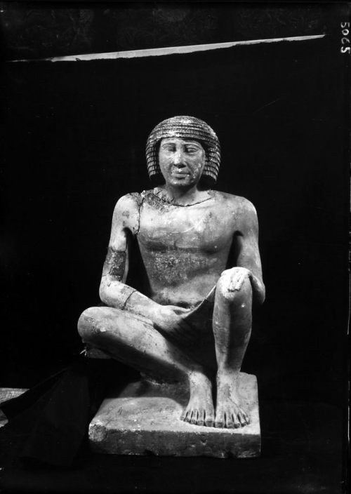 Statue of NiankhreLimestone statue of Niankhre [II], sitting on the ground in asymmetrical position,