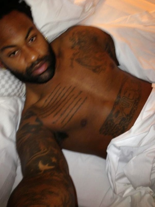 seeker310:  celebri-xxx-ties:  Brandon Spikes If You love naked celebrities like