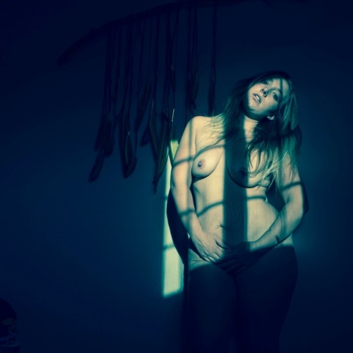 summersvonhesse: Nothing to wear but the light on the wall.
