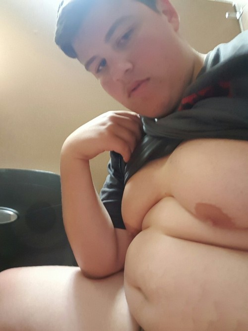 thebellyboy: Post golden corral stuffing. Oh God!