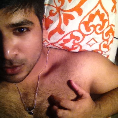 demvisualfeels:who wants to join me in bed?