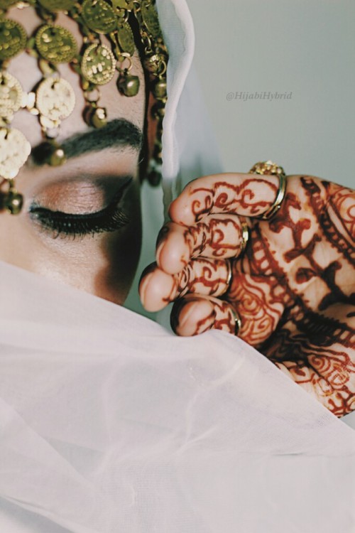 hijabihybrid:Doing my henna got me feelin’ some type of way. By feelin’ some type of way I mean feel