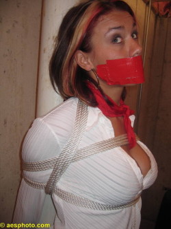 sensualhumiliation:  sexy captive