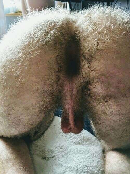 moustache35: (60) Extrem behaarte Backside eines geilen Jungbauern  Waouuu