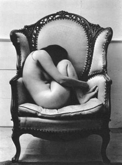 foxesinbreeches:  Formal Chair (Nude) by Eva Rubinstein, 1973 