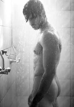 prestopics:  stud ass in the shower