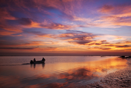 Surfing the Atmosphere &hellip; by mr.alsultan on Flickr.