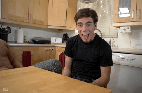 guysinsweatpants:  Max Penn 😍😍😍  