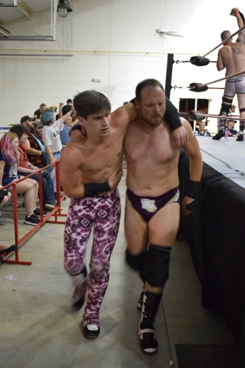 sadowrestler:BIG FAT HEEL CRUSHS PRETTY BOY JAKE…..