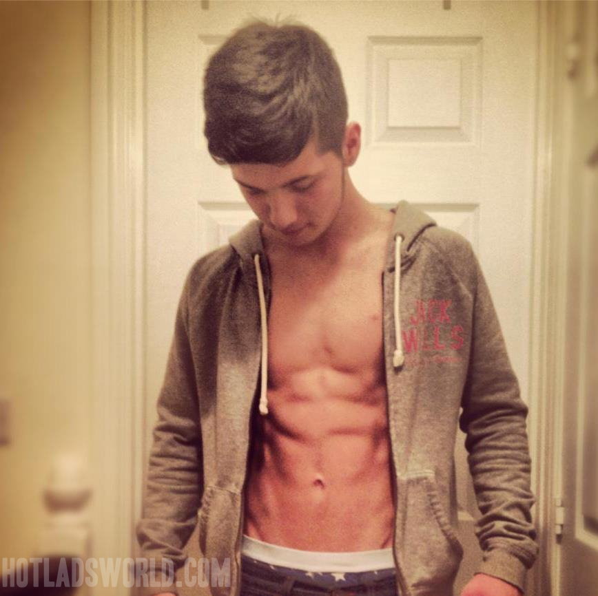mystraightfriend:  Mystraightfriend.tumblr.com