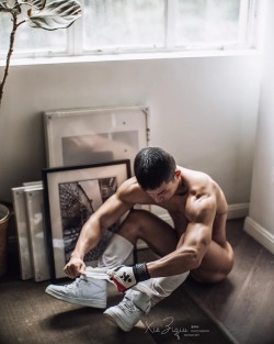 xieziqiu: #xieziqiu #asianhunk #hothunk #hotboy #muscle https://www.instagram.com/xieziqiu1027/p/Br-heRflssV/?utm_source=ig_tumblr_share&amp;igshid=19frmlgmawber