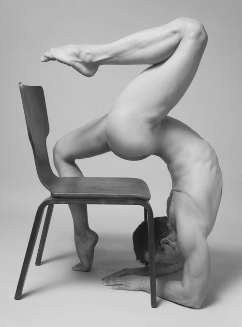 lille-jo:  Love new ways to bend a boys body …