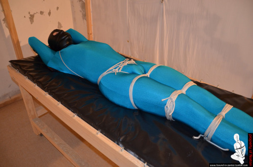 Bound in zentai