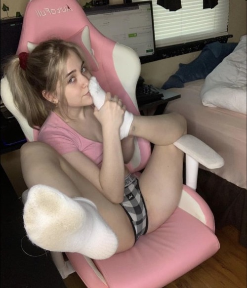 socksandfeet: