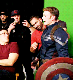 mostlypoptarts:  oras: chris evans behind the scenes on the winter soldier set [x]  #like #does your jawline get freshly filed every morning #HOW IS IT THAT ANGULAR #like your waist. (via borncareful) 