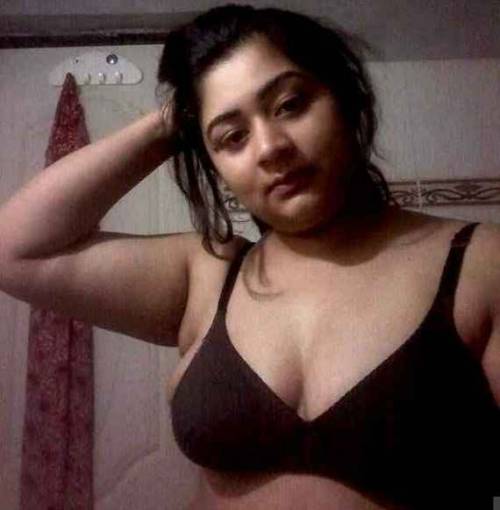 Pakistani Aunty semi nude with Black Bra